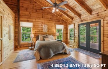 Julia Krusac | The Mountain Team Real Estate Team | RE/MAX Town & Country