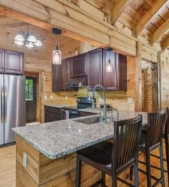Julia Krusac | The Mountain Team Real Estate Team | RE/MAX Town & Country