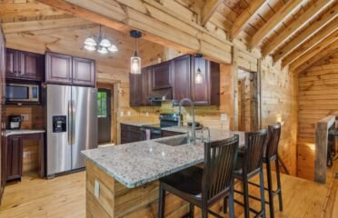 Julia Krusac | The Mountain Team Real Estate Team | RE/MAX Town & Country