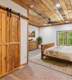 Julia Krusac | The Mountain Team Real Estate Team | RE/MAX Town & Country