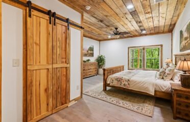 Julia Krusac | The Mountain Team Real Estate Team | RE/MAX Town & Country