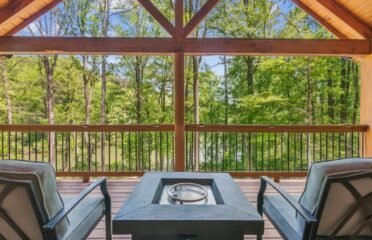 Julia Krusac | The Mountain Team Real Estate Team | RE/MAX Town & Country