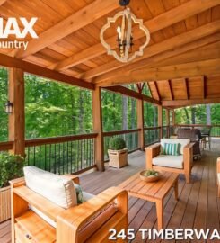 Julia Krusac | The Mountain Team Real Estate Team | RE/MAX Town & Country